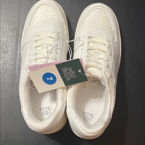 White Lace-Up Platform Sneakers padded ankle collar 2 in heel memory foam Sz.7